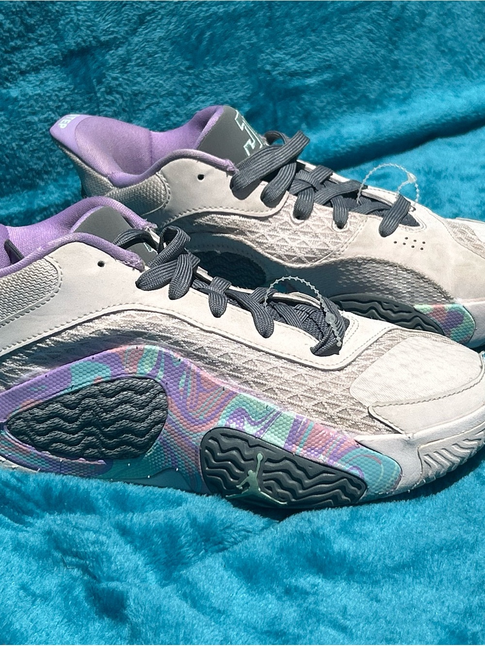Jordan -Duece-  Low-Top Sneakers in Light Gray and Purple with Teal Accents